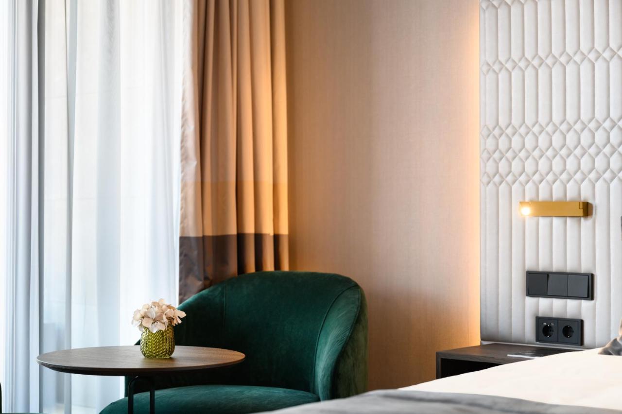 Emerald Downtown Luxury Suites By Continental Group Boedapest Buitenkant foto